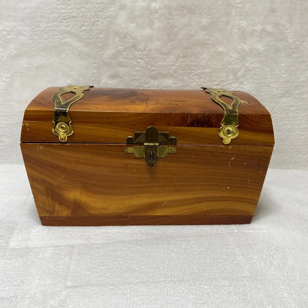 Cedar Box Trinket Keepsake Chest Tuchalechee Caverns Smokies Engraved‎ Wood